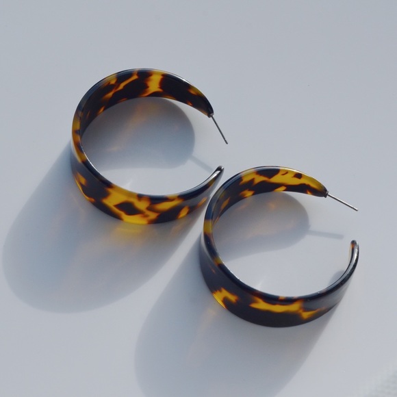 Large Dark Brown Tortoise Hoop Earrings - Picture 3 of 4